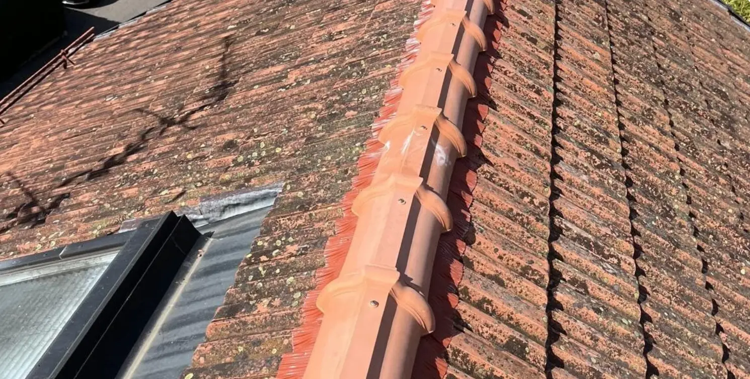 Rénovation toiture Valenciennes avec remplacement de rives et faîtières