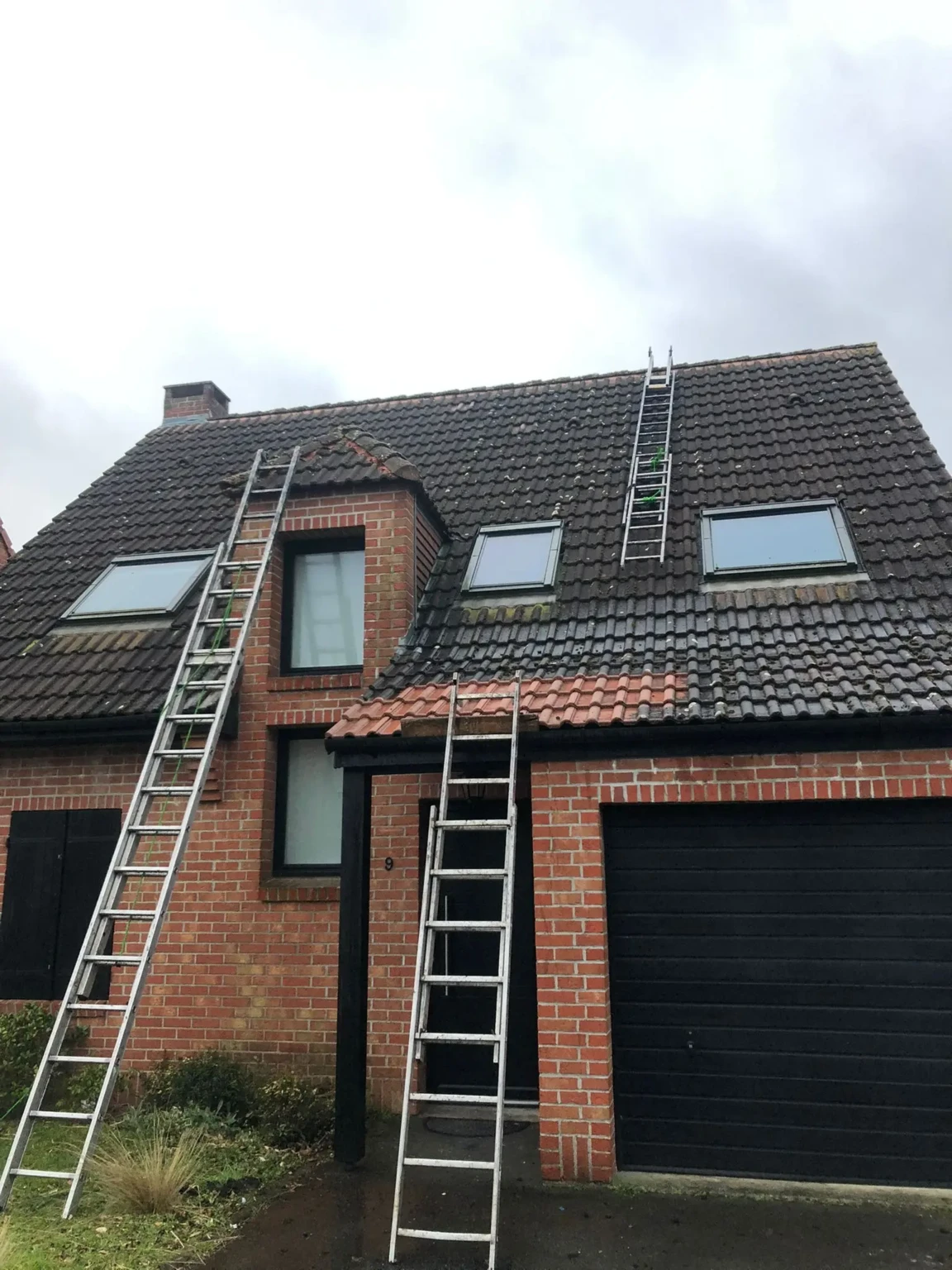 Nettoyage toiture Valenciennes avec traitement hydrofuge protecteur
